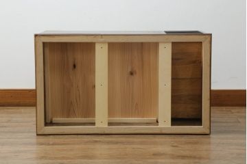 火鉢を綺麗に再生!高品質リペアを施し、天板蓋と銅板箱を新たに制作。木製取っ手を再現制作し、交換用の収納箱も用意。木部の塗装は剥離し濃い茶色に再塗装。