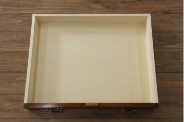 ウォッシュスタンドを綺麗に再生!高品質リペアを施し、背面・大理石天板下・引き出しの前板以外を新材に交換し、本体に合わせた着色仕上げ。