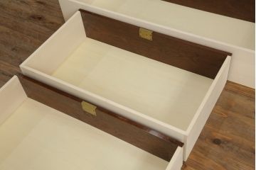 ウォッシュスタンドを綺麗に再生!高品質リペアを施し、背面・大理石天板下・引き出しの前板以外を新材に交換し、本体に合わせた着色仕上げ。