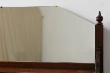 ウォッシュスタンドを綺麗に再生!高品質リペアを施し、背面・大理石天板下・引き出しの前板以外を新材に交換し、本体に合わせた着色仕上げ。