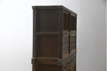 茶箪笥を使いやすくリメイク!高品質リペアを施し、格子戸の網を外して障子に張り替え。棚板を補強し、脚を取り付け。新材部分を本体に合わせて着色。