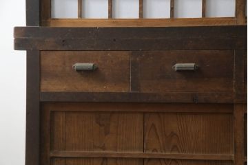 茶箪笥を使いやすくリメイク!高品質リペアを施し、格子戸の網を外して障子に張り替え。棚板を補強し、脚を取り付け。新材部分を本体に合わせて着色。