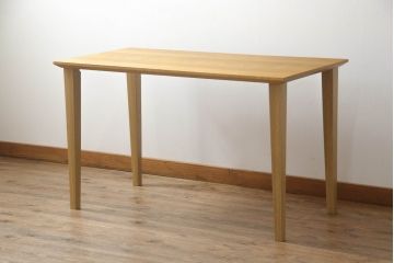 ローテーブルを高さ調整リメイク!元の脚と同じオーク材で、指定の高さの脚を新規製作。天板の色に合わせて着色して仕上げ。