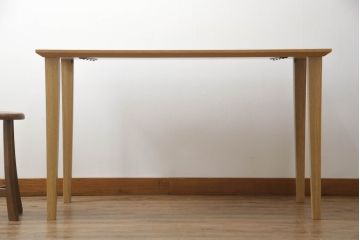 ローテーブルを高さ調整リメイク!元の脚と同じオーク材で、指定の高さの脚を新規製作。天板の色に合わせて着色して仕上げ。