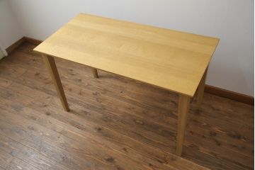 ローテーブルを高さ調整リメイク!元の脚と同じオーク材で、指定の高さの脚を新規製作。天板の色に合わせて着色して仕上げ。