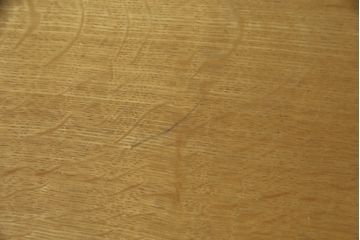 ローテーブルを高さ調整リメイク!元の脚と同じオーク材で、指定の高さの脚を新規製作。天板の色に合わせて着色して仕上げ。