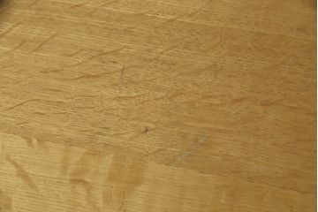 ローテーブルを高さ調整リメイク!元の脚と同じオーク材で、指定の高さの脚を新規製作。天板の色に合わせて着色して仕上げ。