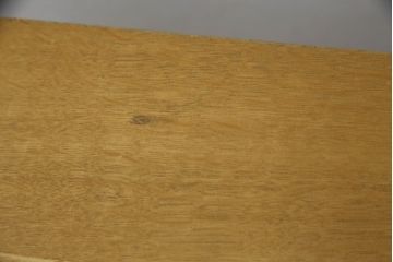 ローテーブルを高さ調整リメイク!元の脚と同じオーク材で、指定の高さの脚を新規製作。天板の色に合わせて着色して仕上げ。