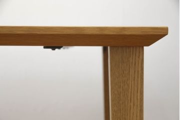 ローテーブルを高さ調整リメイク!元の脚と同じオーク材で、指定の高さの脚を新規製作。天板の色に合わせて着色して仕上げ。