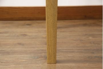 ローテーブルを高さ調整リメイク!元の脚と同じオーク材で、指定の高さの脚を新規製作。天板の色に合わせて着色して仕上げ。