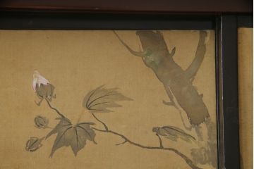 整理箪笥を綺麗に再生!襖の破れを補修。指定の引き出しのみ3分割し、使い勝手良く。元の色味に合わせキズ部分を補色して仕上げ。