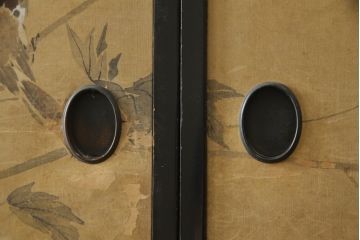 整理箪笥を綺麗に再生!襖の破れを補修。指定の引き出しのみ3分割し、使い勝手良く。元の色味に合わせキズ部分を補色して仕上げ。