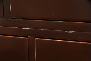 整理箪笥を綺麗に再生!襖の破れを補修。指定の引き出しのみ3分割し、使い勝手良く。元の色味に合わせキズ部分を補色して仕上げ。