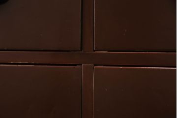 整理箪笥を綺麗に再生!襖の破れを補修。指定の引き出しのみ3分割し、使い勝手良く。元の色味に合わせキズ部分を補色して仕上げ。