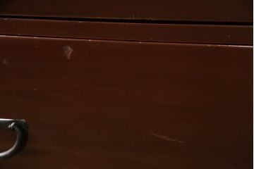整理箪笥を綺麗に再生!襖の破れを補修。指定の引き出しのみ3分割し、使い勝手良く。元の色味に合わせキズ部分を補色して仕上げ。