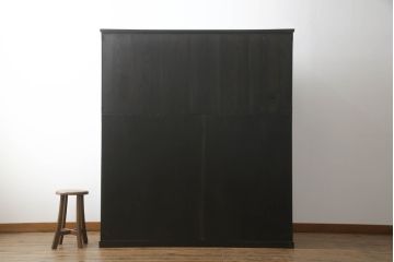 整理箪笥を綺麗に再生!襖の破れを補修。指定の引き出しのみ3分割し、使い勝手良く。元の色味に合わせキズ部分を補色して仕上げ。