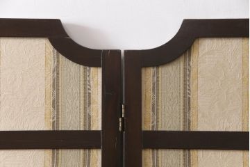 衝立てを綺麗に再生!指定の生地で表裏それぞれ張り替え。木製部分は元の色味をベースに仕上げ。