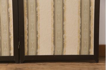 衝立てを綺麗に再生!指定の生地で表裏それぞれ張り替え。木製部分は元の色味をベースに仕上げ。