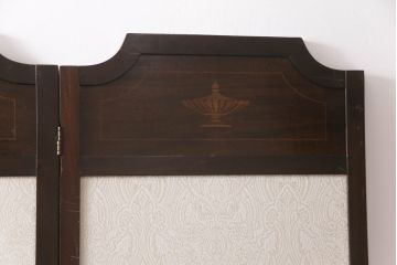 衝立てを綺麗に再生!指定の生地で表裏それぞれ張り替え。木製部分は元の色味をベースに仕上げ。