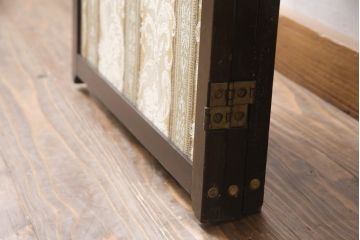 衝立てを綺麗に再生!指定の生地で表裏それぞれ張り替え。木製部分は元の色味をベースに仕上げ。