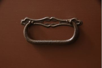 桐箪笥をペイントリメイク!クリーニング後、シナモンブラウンでペイント。クリアワックスで仕上げ。
