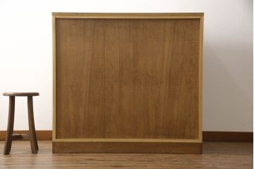 婚礼タンスをチェストにリメイク!新たに取り付けた天板は着色して仕上げ。本体は元の色味をベースに、キズ消しや補色をメインに行い仕上げ。