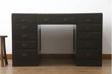 両袖机を綺麗に再生!天板を補強し、レザートップも張り替え。分割して搬入できるよう、全体を3分割仕様へ。