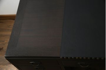 両袖机を綺麗に再生!天板を補強し、レザートップも張り替え。分割して搬入できるよう、全体を3分割仕様へ。