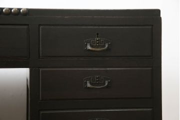 両袖机を綺麗に再生!天板を補強し、レザートップも張り替え。分割して搬入できるよう、全体を3分割仕様へ。