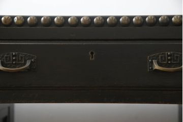 両袖机を綺麗に再生!天板を補強し、レザートップも張り替え。分割して搬入できるよう、全体を3分割仕様へ。