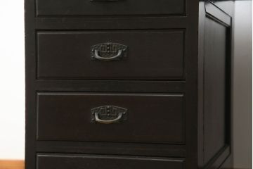 両袖机を綺麗に再生!天板を補強し、レザートップも張り替え。分割して搬入できるよう、全体を3分割仕様へ。