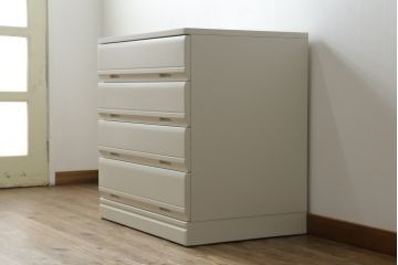 ブレザータンスの下段をチェストにリメイク!新たに天板と、引き出しにはスライドレールを取り付け。全体をアンティークホワイトにペイント。
