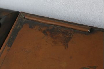 長火鉢をリメイク!内側を板張りし、ガラス天板を取り付け、欠損箇所に取っ手を取り付け。
