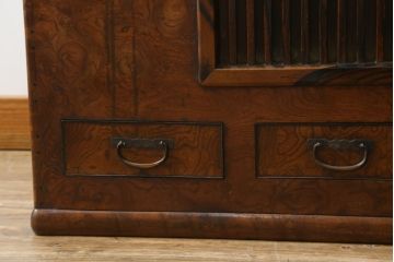 長火鉢をリメイク!内側を板張りし、ガラス天板を取り付け、欠損箇所に取っ手を取り付け。