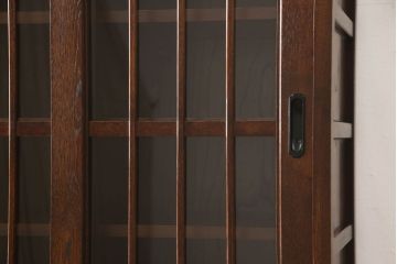【セミオーダー家具実例】府中製の戸棚に高品質リペアを施しました。栗材にて棚板を2枚追加し、現状をベースに1トーン程落ち着いた色に着色して仕上げました。(収納棚、食器棚、キャビネット、ブックケース)