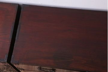 アンティーク家具　R-2　古民具・骨董　蝶覆輪金具!前面栗材の二段重ね米沢箪笥(衣装箪笥)