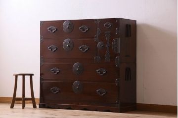 アンティーク家具　R-3　古民具・骨董　前面栗材!漆塗りが美しい米沢箪笥(重ね箪笥、衣装箪笥)