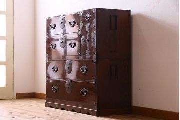 アンティーク家具　R-3　古民具・骨董　前面栗材!漆塗りが美しい米沢箪笥(重ね箪笥、衣装箪笥)