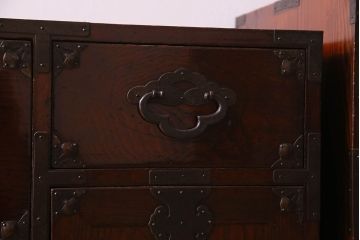 アンティーク家具　R-3　古民具・骨董　前面栗材!漆塗りが美しい米沢箪笥(重ね箪笥、衣装箪笥)