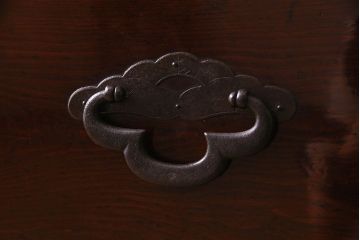 アンティーク家具　R-3　古民具・骨董　前面栗材!漆塗りが美しい米沢箪笥(重ね箪笥、衣装箪笥)