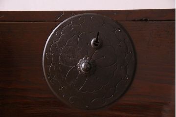 アンティーク家具　R-3　古民具・骨董　前面栗材!漆塗りが美しい米沢箪笥(重ね箪笥、衣装箪笥)