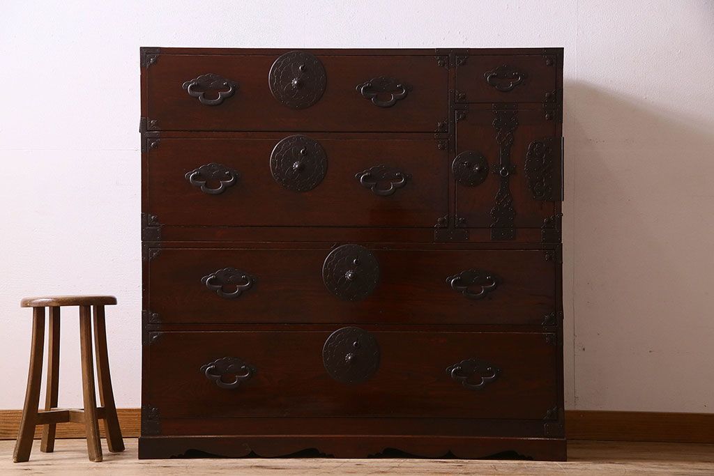 アンティーク家具　R-3　古民具・骨董　前面栗材!漆塗りが美しい米沢箪笥(重ね箪笥、衣装箪笥)