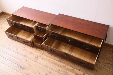 アンティーク家具　R-3　古民具・骨董　前面栗材!漆塗りが美しい米沢箪笥(重ね箪笥、衣装箪笥)