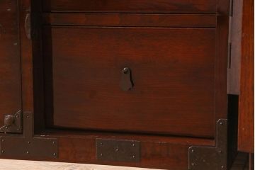 アンティーク家具　R-3　古民具・骨董　前面栗材!漆塗りが美しい米沢箪笥(重ね箪笥、衣装箪笥)