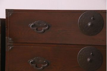 アンティーク家具　R-3　古民具・骨董　前面栗材!漆塗りが美しい米沢箪笥(重ね箪笥、衣装箪笥)