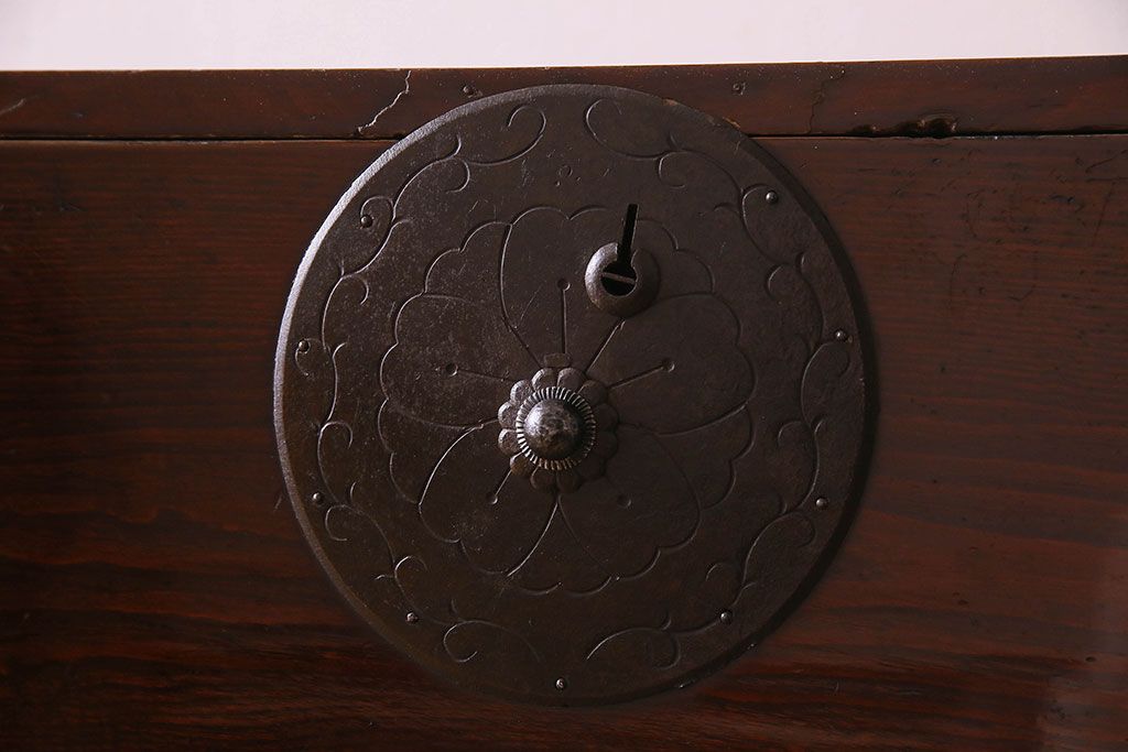 アンティーク家具　R-3　古民具・骨董　前面栗材!漆塗りが美しい米沢箪笥(重ね箪笥、衣装箪笥)