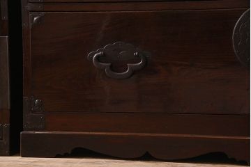 アンティーク家具　R-3　古民具・骨董　前面栗材!漆塗りが美しい米沢箪笥(重ね箪笥、衣装箪笥)