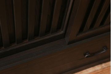【オーダー注文・受注生産商品】ラフジュ工房オリジナル　引き出し付き　和モダンスタイルにぴったりな縦桟引き戸のサイドボード(収納棚、戸棚)