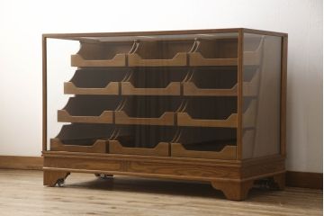 【オーダー注文・受注生産商品】ラフジュ工房オリジナル　オーク材　温もりを感じられる上質なデザインのシャツケース(ガラスケース、ショーケース、店舗什器)