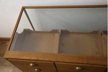 【オーダー注文・受注生産商品】ラフジュ工房オリジナル　オーク材　温もりを感じられる上質なデザインのシャツケース(ガラスケース、ショーケース、店舗什器)